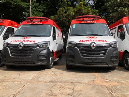 Novas ambulâncias estacionadas no pátio da Secretaria Municipal de Saúde - Foto: Fernando de Carvalho/Portal RCN67