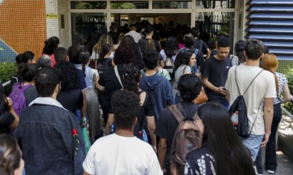 Parcela do Pé-de-Meia para os nascidos em novembro e dezembro será paga nesta segunda-feira