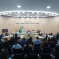 Vereadores encaminharam indicações e entregaram Moção de Congratulações (Foto: Tony Fernando/Cultura FM)