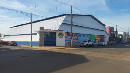 População espera pela reativação da praça esportiva, fechada há mais de 8 anos (Foto: Tony Fernando)