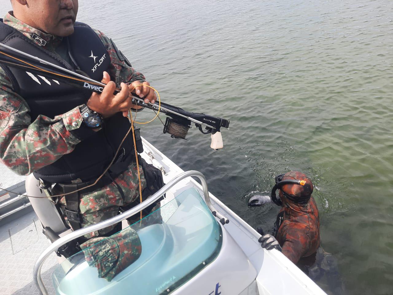 Durante o percurso, os agentes avistaram uma pessoa mergulhando no Rio Paraná, na região da Usina Hidrelétrica de Jupiá. Foto: Divulgação/PMA.
