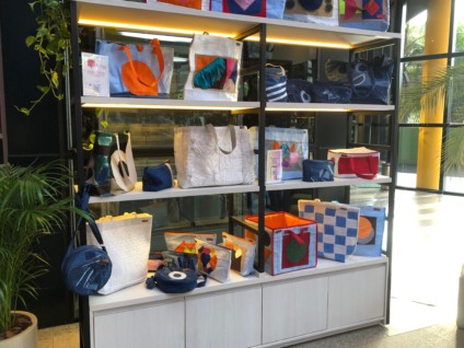 Produções vão de bolsas a casacos - Foto: Duda Schindler
