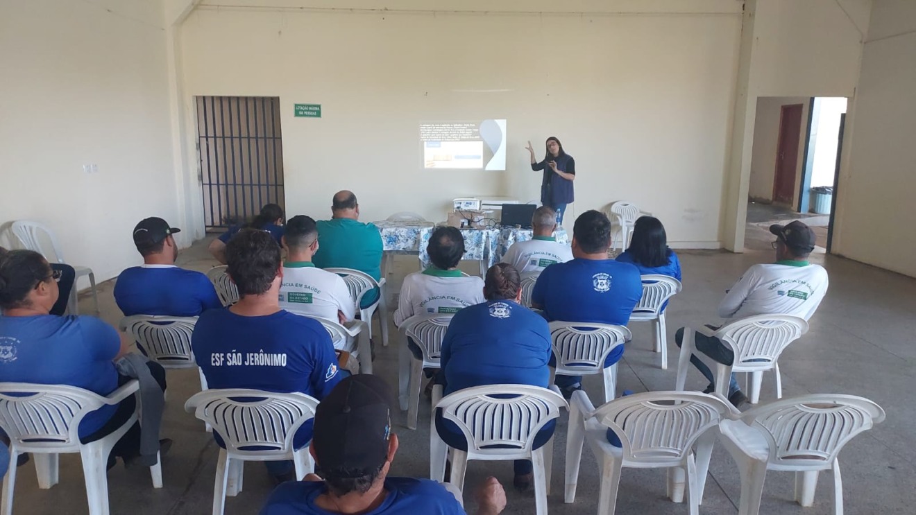 Agentes de endemias recebem treinamento para implantação das ovitrampas em Aparecida do Taboado (Foto: Tony Fernando/Cultura FM)