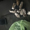 Além da droga, foram encontrados um celular e dinheiro em espécie - Foto: Polícia Civil