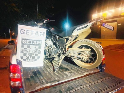 Getam prende homem flagrado empinando moto na avenida Clodoaldo Garcia