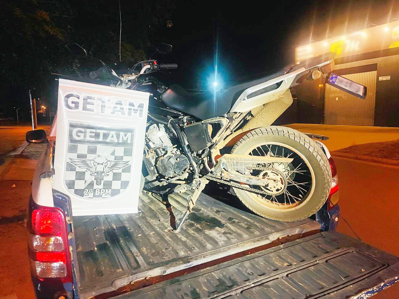 Motociclista foi abordado, levado para a Depac e autuado pelos delitos de trânsito. Foto: Divulgação/Polícia Militar
