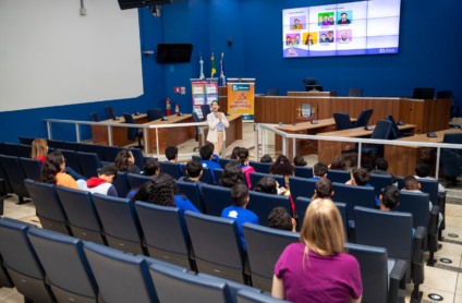Estudantes da Escola Gentil Montalvão conhecem a Câmara e vereadores
