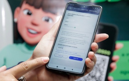 Basta selecionar o veículo e informar o CPF do condutor indicado que receberá uma notificação e precisa aceitar - Foto: Rachid Waqued