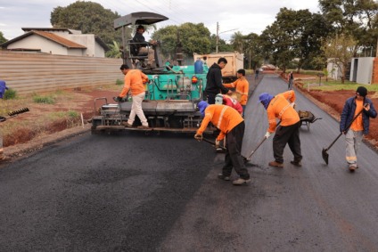 Obras de pavimentação asfáltica e de drenagem em ruas do Jardim das Primaveras. (Fotos: A. Frota) Obras de pavimentação asfáltica e de drenagem em ruas do Jardim das Primaveras. (Fotos: A. Frota)
