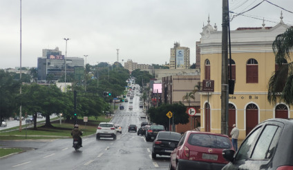 Campo Grande registrou queda de quase seis graus centígrados em intervalo de uma hora, nesta segunda