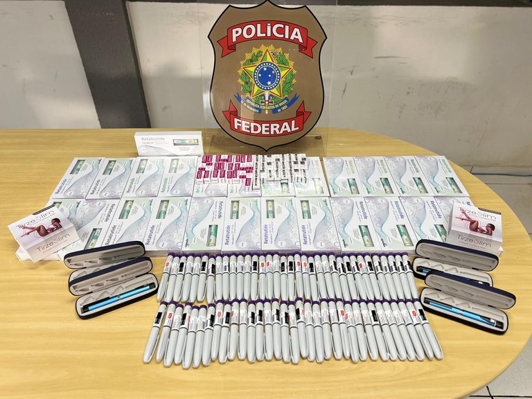 Foram apreendidas mais de 100 "canetas para emagrecer" com um homem no Aeroporto. (Foto: Divulgação/PF)