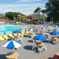 Espaço é equipado com parque aquático, piscinas, saunas, bangalôs e quiosques - Foto: Divulgação/ACICG