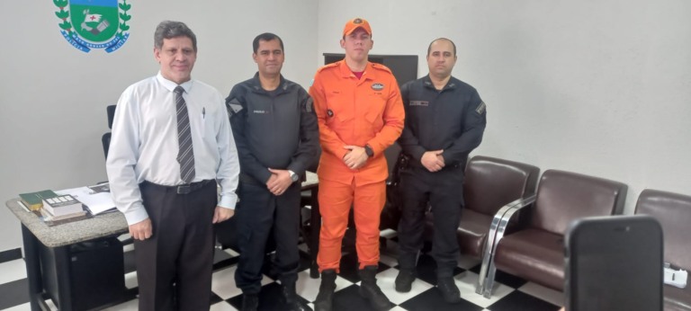 O delegado regional Dr. Lúcio Barros, o comandante do 13º BPM, tenente-coronel Paulo Ribeiro, tenente Diego Patrick e  o major Ronaldo Lopes,  detalham plano de segurança para as festividades dos 168 anos de Paranaíba.
