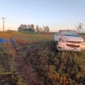 Uma denúncia anônima levou a equipe ao local do acidente, encontrando uma caminhonete GM S10, de cor branca, tombada às margens da via (Foto: Divulgação)
