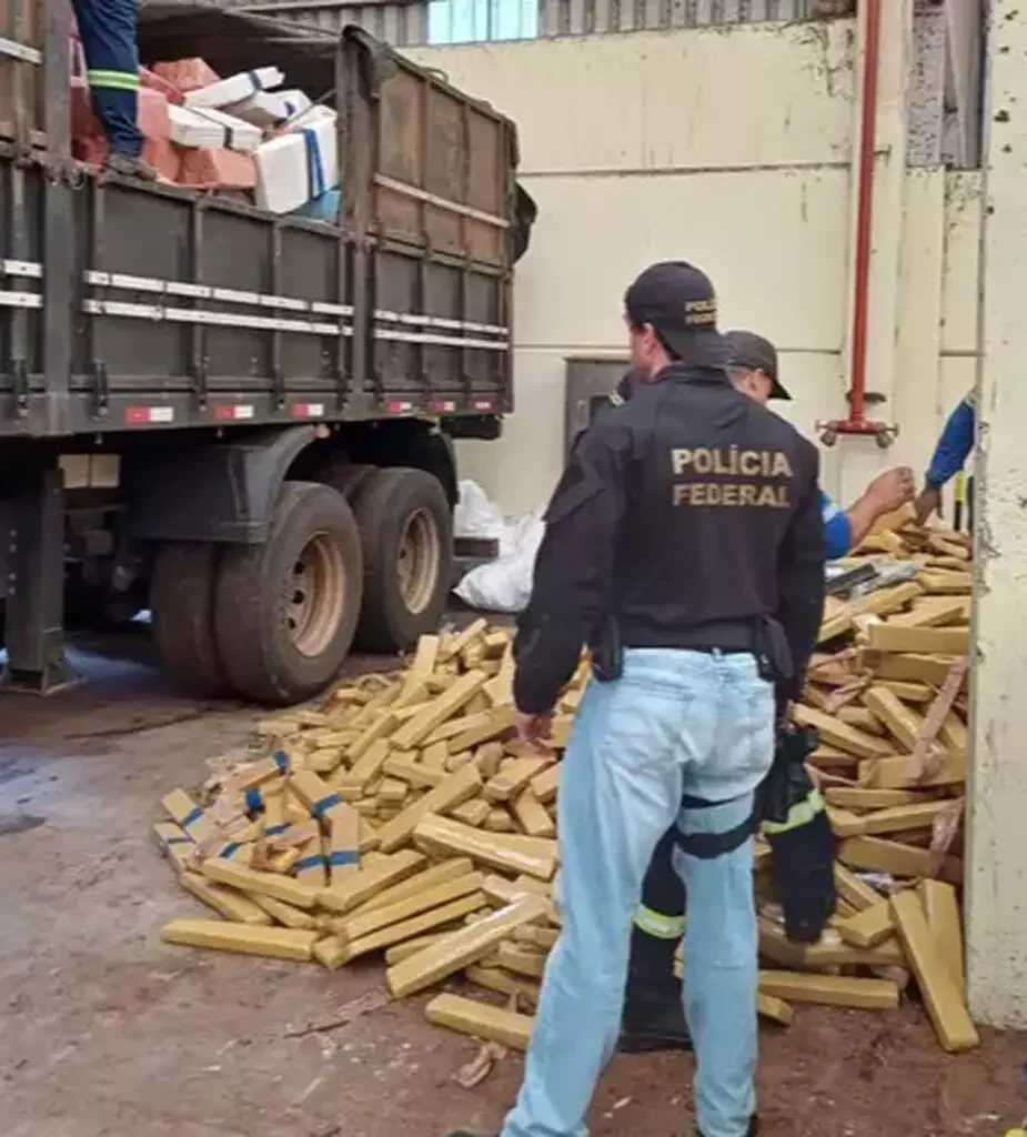 No total, cerca de 30 toneladas de entorpecentes foram destruídas em fornos industriais, sob rigoroso controle e fiscalização. (Foto: Divulgação/PF)