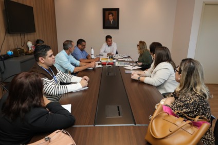 Representantes da Fadeb em reunião com o prefeito de Dourados (Foto: A. Frota)