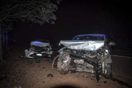 Carro destruído após acidente na BR-262 em Aquidauana
