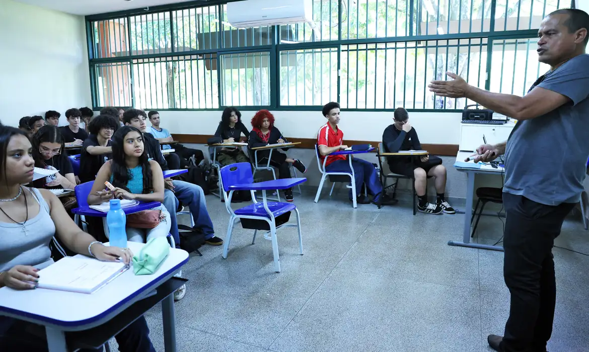 O prazo para os interessados em solicitar isenção da taxa de inscrição para a primeira Prova Nacional Docente (PND) termina às 23h59 (horário de Brasília) desta sexta-feira (4). Foto: Reprodução/Agência Brasil. O prazo para os interessados em solicitar isenção da taxa de inscrição para a primeira Prova Nacional Docente (PND) termina às 23h59 (horário de Brasília) desta sexta-feira (4). Foto: Reprodução/Agência Brasil.