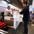Cartórios emitem autorização online para viagens de menores