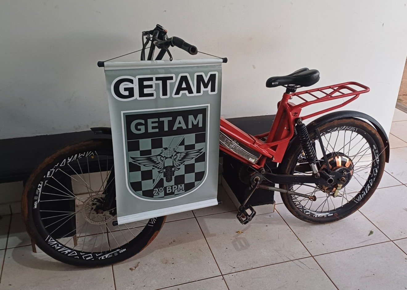 Suspeito disse ter comprado após ter visto anuncio no Facebook e pago com outra bicicleta e celular. Foto: Divulgação/Polícia Militar.