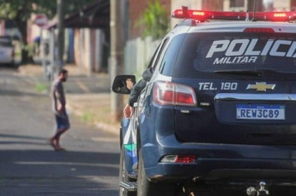 Vítima foi socorrida pelo Samu com suspeita de fratura na perna
