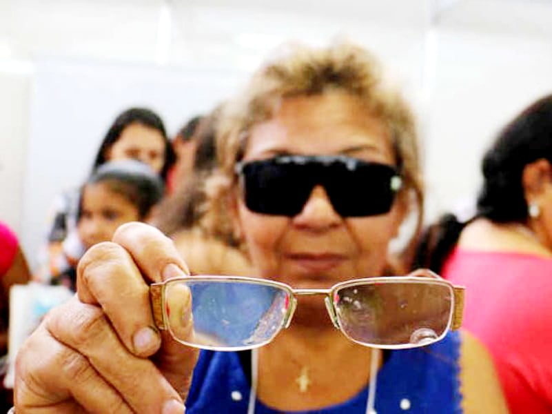 Pacientes recebem atendimento oftalmológico no CEM, em Três Lagoas: