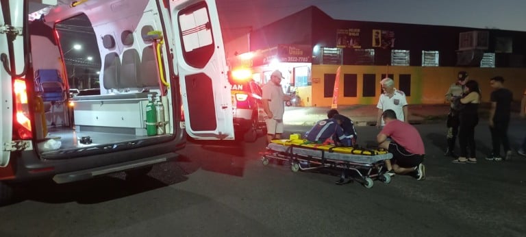 Motorista de carro atropela motociclista no bairro Santa Rita e foge sem prestar socorro