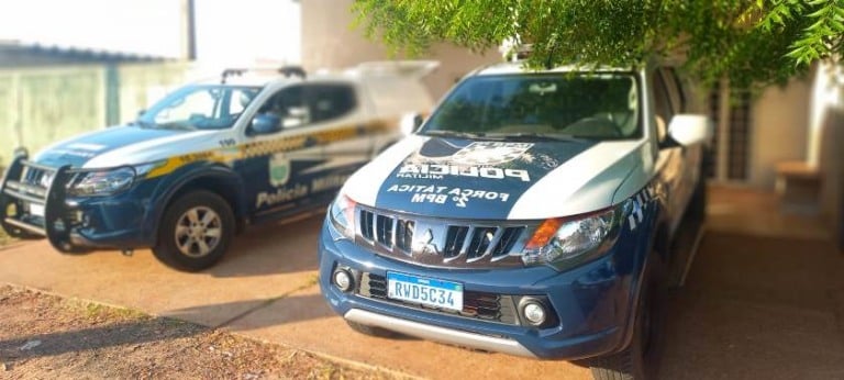 Motorista embriagado invade contramão, colide com ônibus e é amarrado por populares