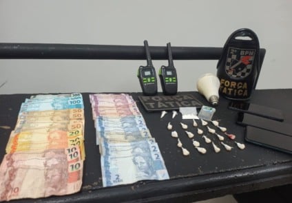 Força Tática apreende drogas, rádios comunicadores e dinheiro em bar de Três Lagoas