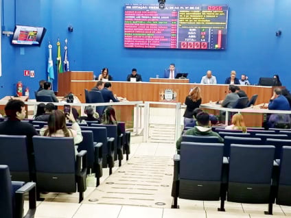 Câmara aprova LDO com previsão de R$ 1,5 bilhão em orçamento Câmara aprova LDO com previsão de R$ 1,5 bilhão em orçamento