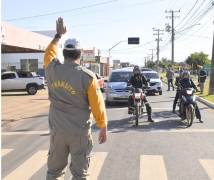 A Agetran orienta motoristas e pedestres a ficarem atentos à sinalização  - Foto: Reprodução/ Agetran