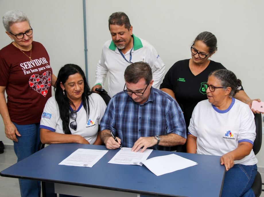 Um dos principais passos do processo é o preenchimento e entrega do Termo de Opção de Regime, que deve ser realizado pessoalmente no Departamento de Gestão de Pessoas da Secretaria Municipal de Administração, dentro do prazo estipulado no decreto. Foto: Divulgação.