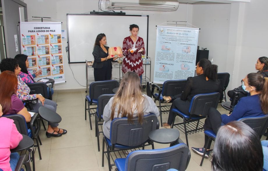 Durante os dois dias de formação, cerca de 60 profissionais participaram de uma programação intensa, que incluiu palestras teóricas e atividades práticas. Foto: Divulgação.