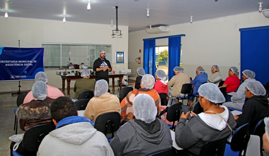 Mais de 30 participantes foram certificados, ampliando suas possibilidades de obter uma renda extra por meio da produção e venda de bolos caseiros. Foto: Divulgação.