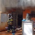 Apartamento é destruído em incêndio devido a curto circuito no residencial Novo Oeste 