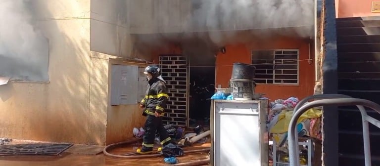 Apartamento é destruído em incêndio devido a curto circuito no residencial Novo Oeste 