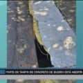 TVC na Rua: parte da tampa de concreto de bueiro está aberta na calçada em cruzamento de Três Lagoas