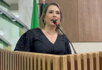 Vereadora Débora na tribuna da Câmara de Paranaíba - Foto/Redes Sociais