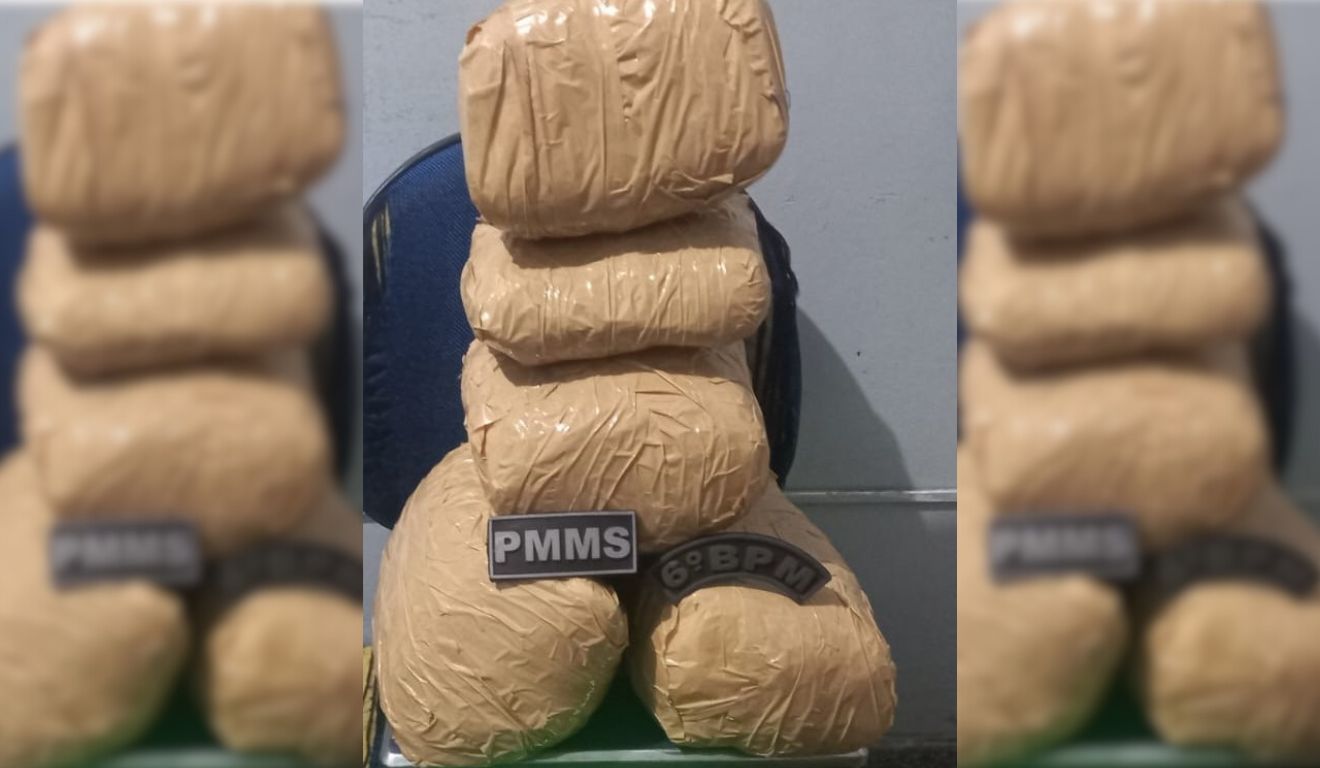 Passageiro abandona bagagem com drogas e foge para matagal - Foto: Reprodução PMMS