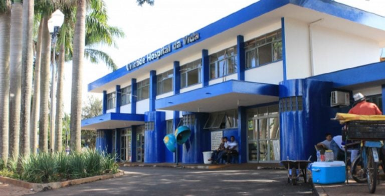 Vítima está internada no Hospital da Vida em estado grave.