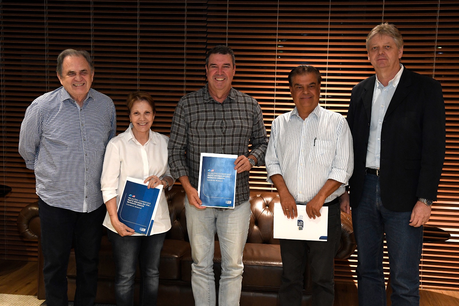 Legenda da imagem: Governador Eduardo Riedel e senadores Nelsinho Trad e Tereza Cristina alinham resposta ao tarifaço dos EUA