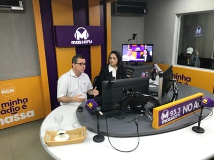 Prefeito Cassiano Maia nos estúdios da Massa FM Três Lagoas - Foto:  Isabelle Rancan/Portal RCN67
