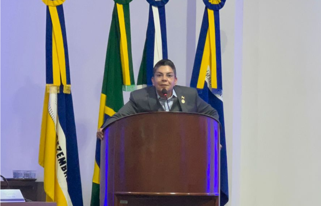Vereadora Isa Marcondes na Tribuna da Câmara Municipal. (Foto: Kátia Kuratone)