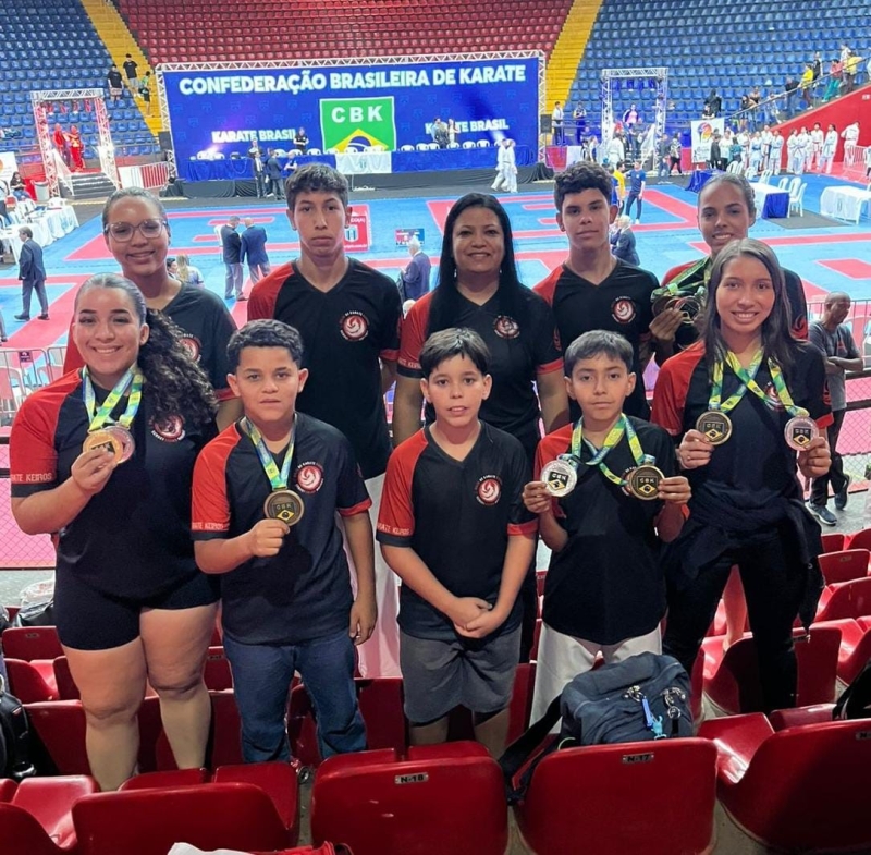 Delegação de Aparecida do Taboado no Brasileiro Interclubes de Karatê (Foto: Divulgação)