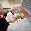 Uma turma de 20 alunos aprendeu a fazer bolos de pote em Ponta Porã - Foto: Reprodução/ Laucymara Ayala