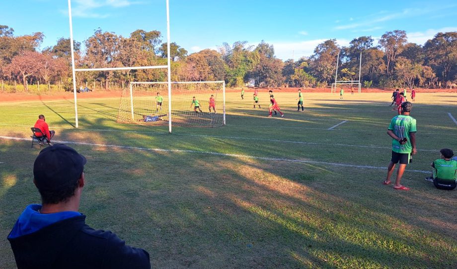Aproveitando o período de férias escolares, as seleções de futebol de base sub-14 e sub-16 de Três Lagoas participaram de uma série de amistosos nos dias 17 e 18 de julho, nas cidades de São Gabriel do Oeste e Campo Grande. Foto: Divulgação.