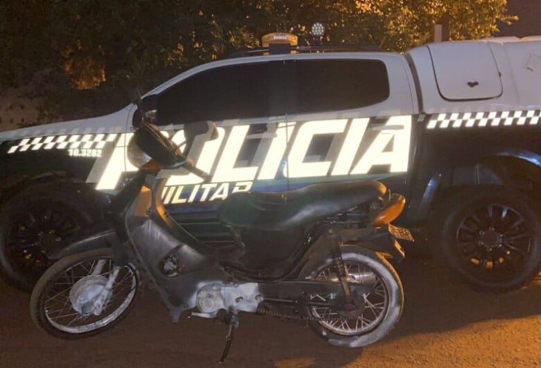 Durante a ação, segundo a polícia, um dos suspeitos transportava uma criança de dois anos em condições de risco na moto. (Foto: Divulgação PM) Durante a ação, segundo a polícia, um dos suspeitos transportava uma criança de dois anos em condições de risco na moto. (Foto: Divulgação PM)