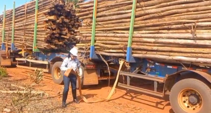Por meio do programa, Jéssica da Silva conta que realizou o sonho de infância: dirigir uma carreta. Foto: Reprodução/Assessoria.
