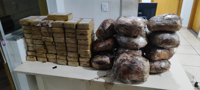 Casal é preso com 70 kg de drogas após perseguição na MS-377 em Água Clara