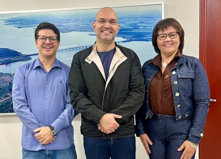 José Natan, Hélio Daher e Luciana Cavalcante na visita do secretário a Aparecida do Taboado (Foto: Anamélia Rosa/DICOM) José Natan, Hélio Daher e Luciana Cavalcante na visita do secretário a Aparecida do Taboado (Foto: Anamélia Rosa/DICOM)